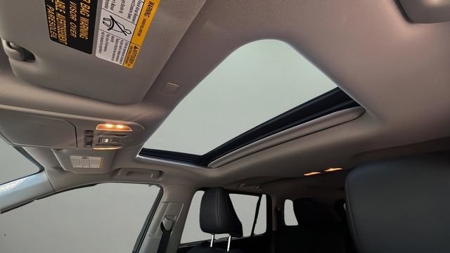 Used 2020 Toyota Highlander XLE AWD/4WD image 19