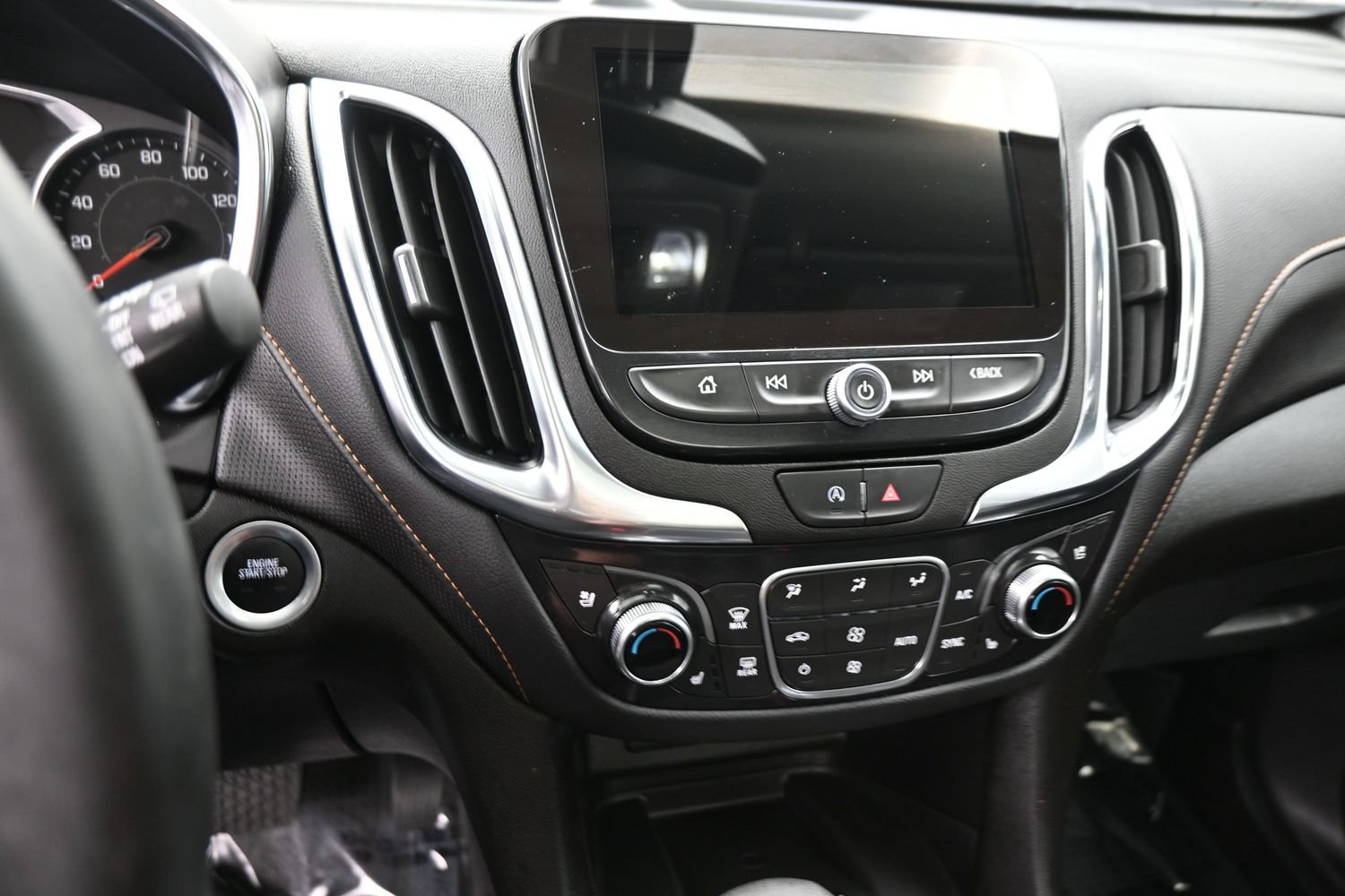 Used 2024 Chevrolet Equinox Premier FWD image 15
