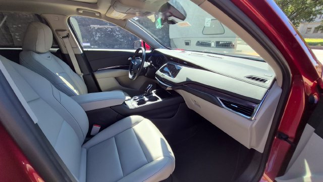 Used 2023 Cadillac XT4 Luxury w/ Cold Weather Package FWD image 19