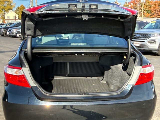 Used 2017 Toyota Camry LE FWD image 32