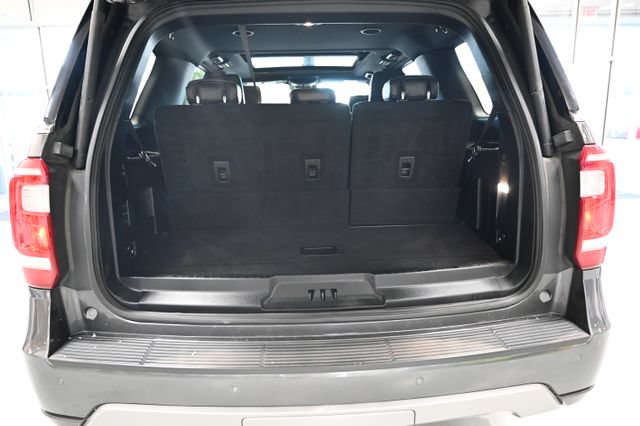 Used 2020 Ford Expedition XLT w/ Equipment Group 202A AWD/4WD image 30