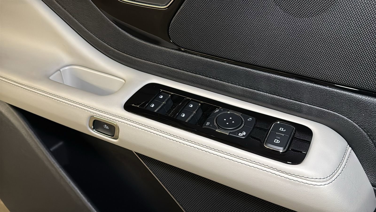 New 2026 Lincoln Aviator AWD image 34