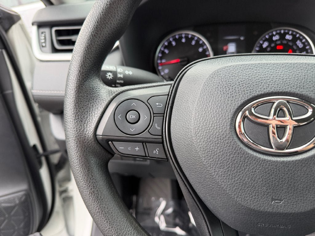 Used 2022 Toyota RAV4 XLE w/ Convenience Package FWD image 15