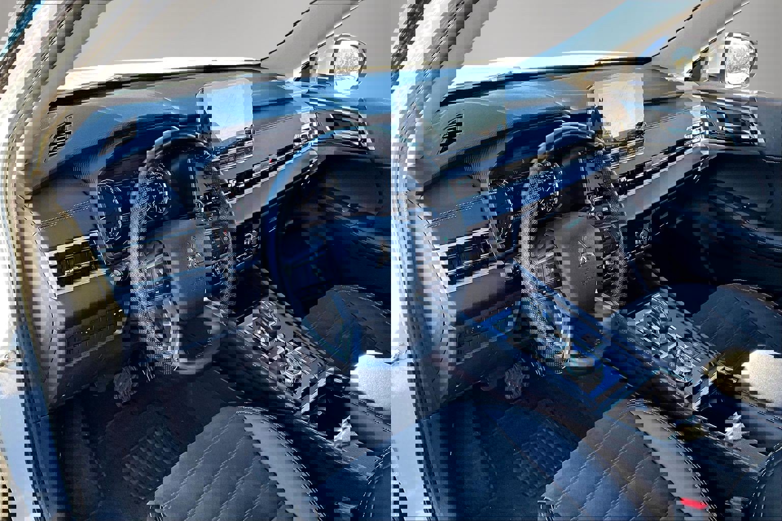 Used 2024 Mitsubishi Outlander SE image 17