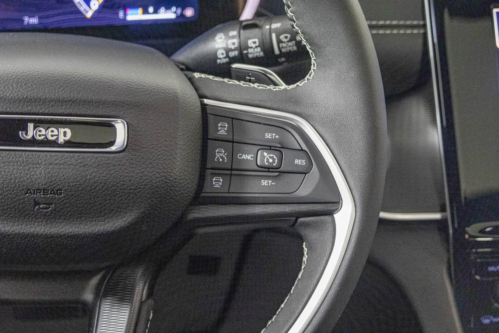 New 2025 Jeep Grand Cherokee Altitude image 31