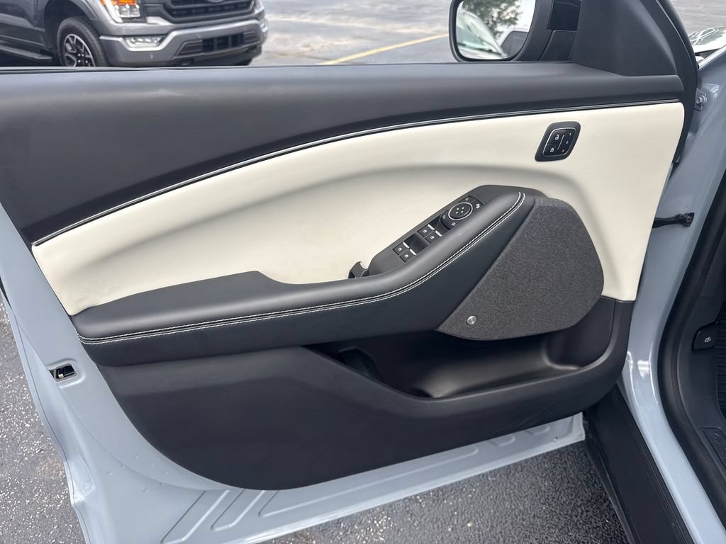 Used 2025 Ford Mustang Mach-E Premium AWD/4WD image 17
