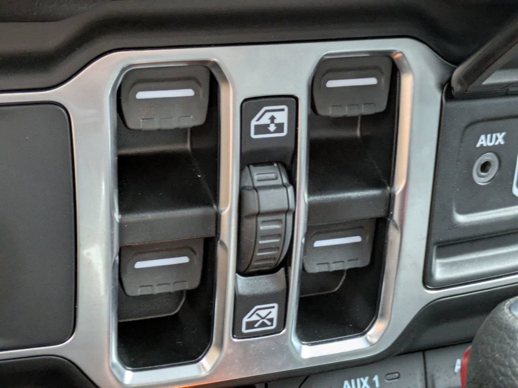 Used 2025 Jeep Gladiator Sport AWD/4WD image 23