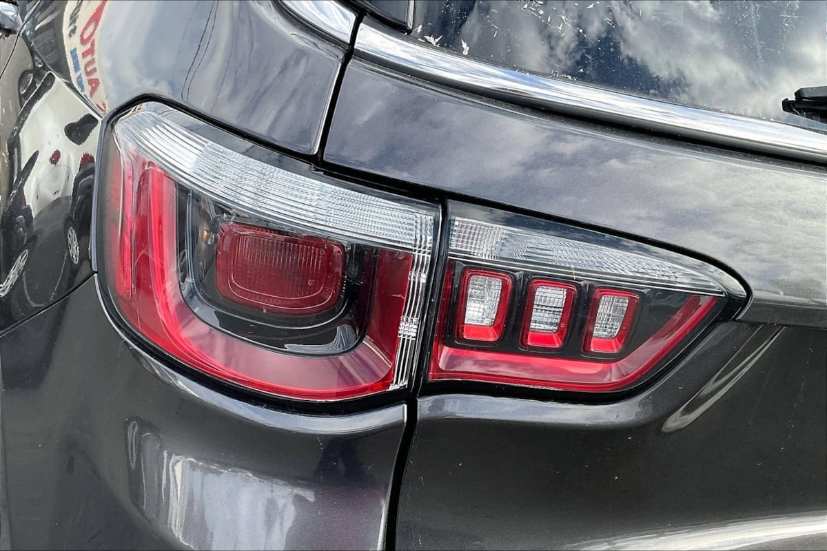 Used 2019 Jeep Compass Latitude w/ Popular Equipment Group FWD image 30
