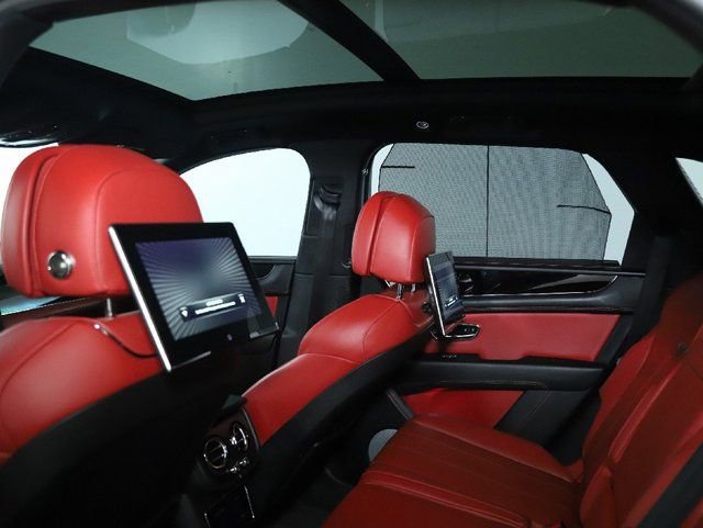 Used 2022 Bentley Bentayga image 19