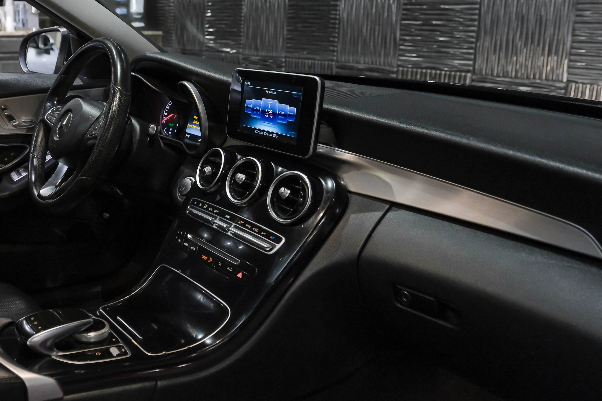 Used 2015 Mercedes-Benz C 300 Sedan image 22