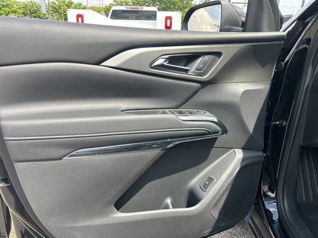 New 2026 Chevrolet Traverse LT w/ Sun and Wheel Package FWD image 11