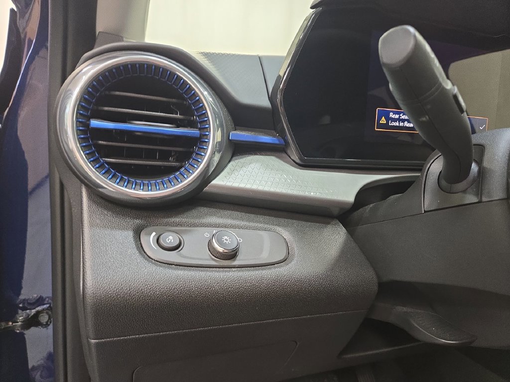 Certified 2024 Chevrolet Trax LT w/ Driver Confidence Package FWD image 23