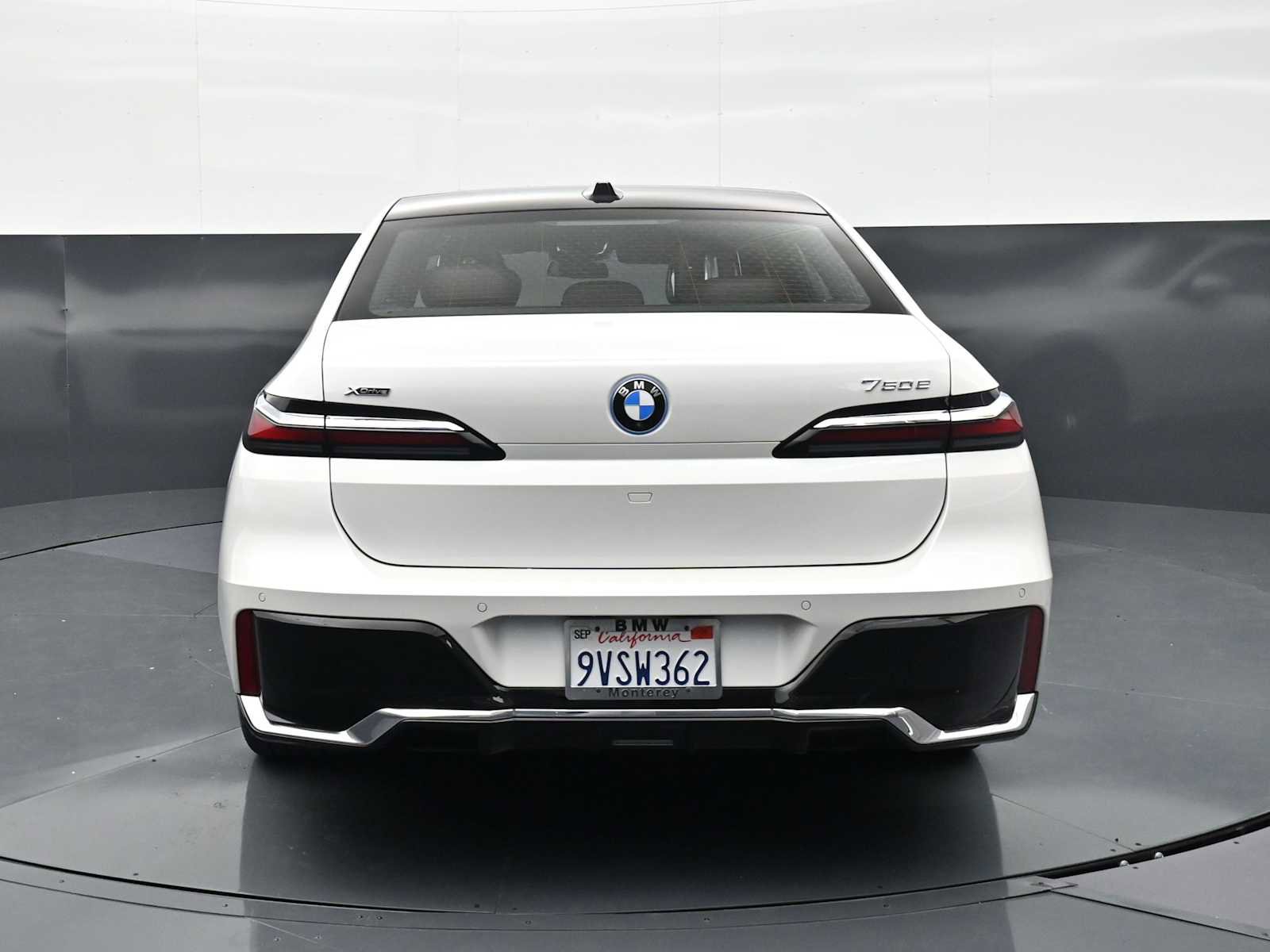 Used 2025 BMW 750e xDrive AWD/4WD image 6