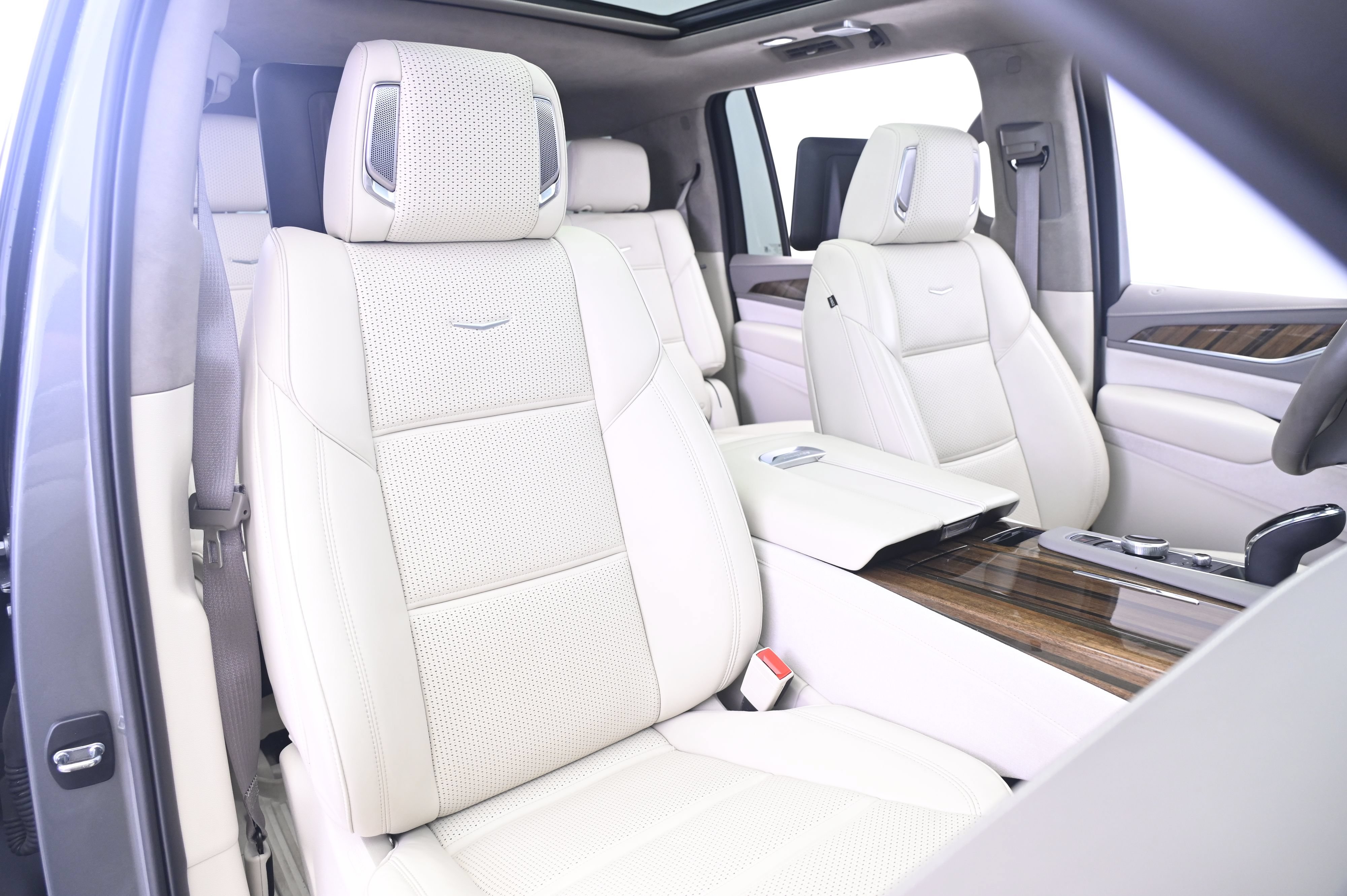 Used 2022 Cadillac Escalade ESV Premium Luxury Platinum AWD/4WD image 26