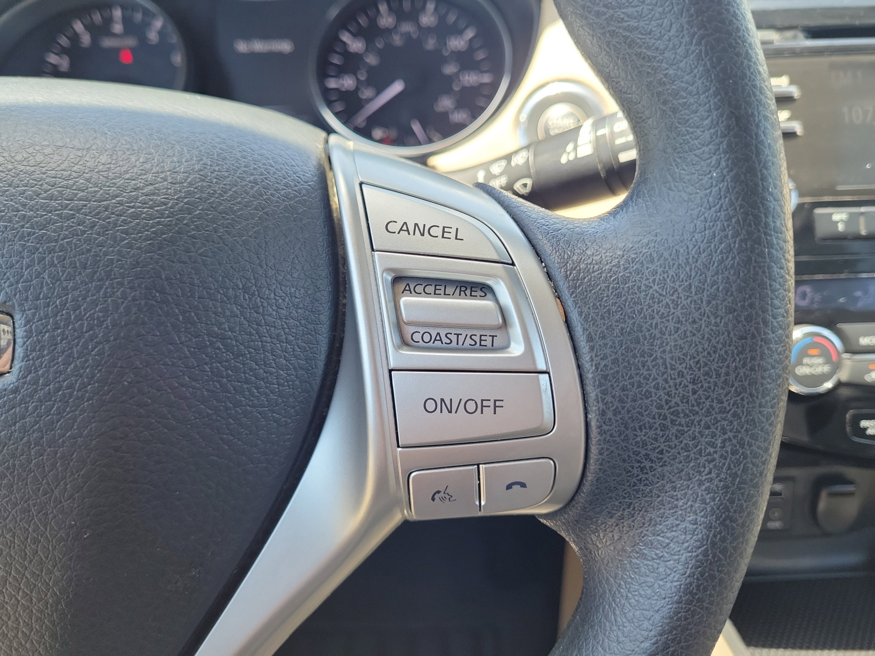 Used 2016 Nissan Rogue SV FWD image 28