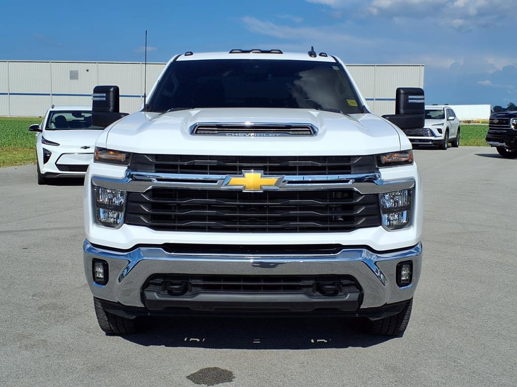 Used 2024 Chevrolet Silverado 2500 LT image 2