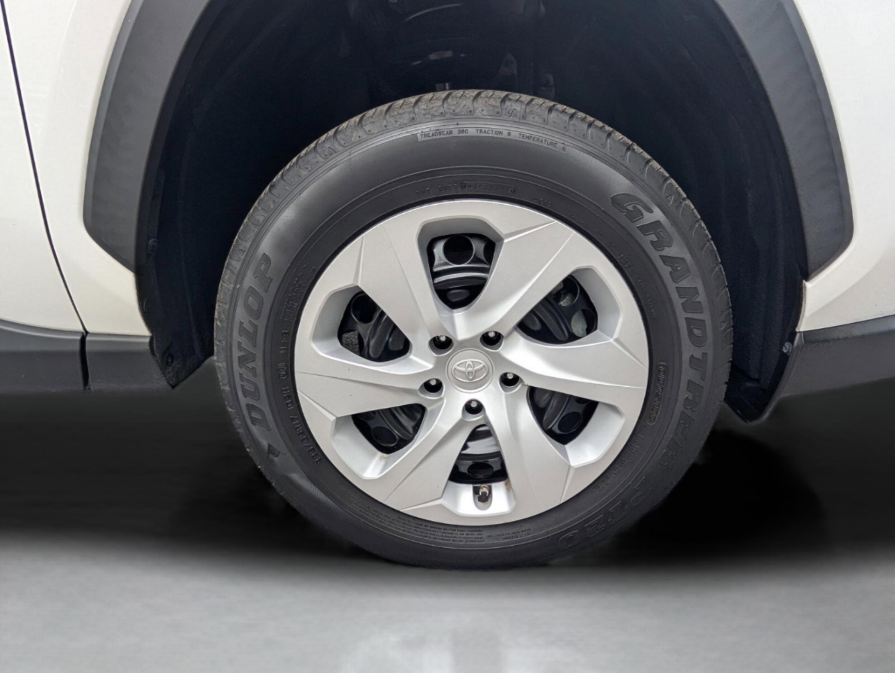 Used 2024 Toyota RAV4 LE image 10