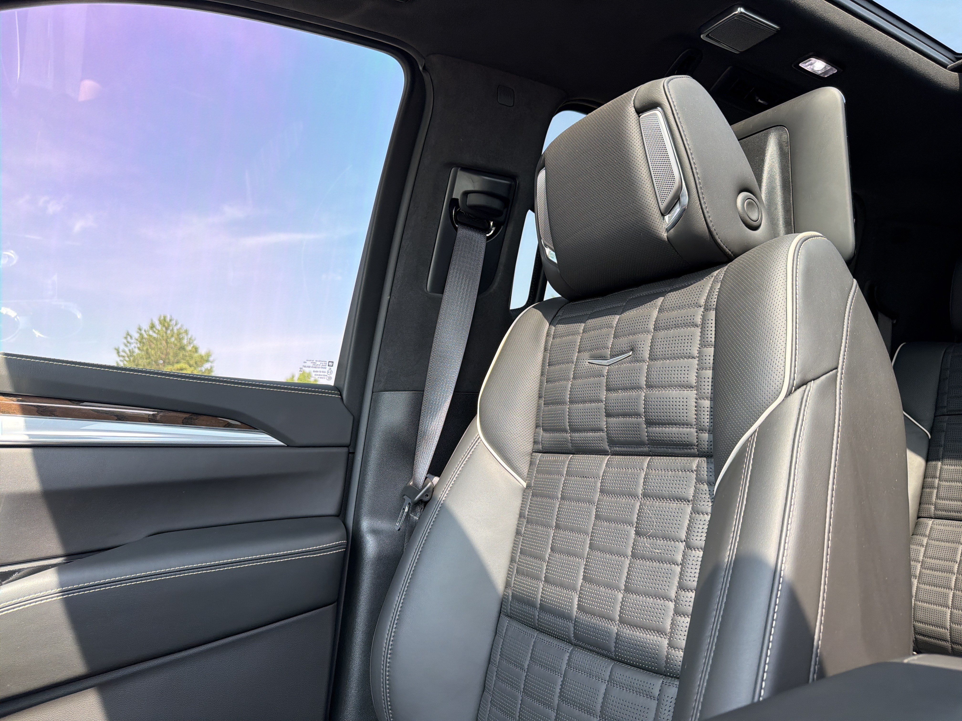 Used 2025 Cadillac Escalade ESV Sport Platinum w/ LPO, ONYX Package AWD/4WD image 49