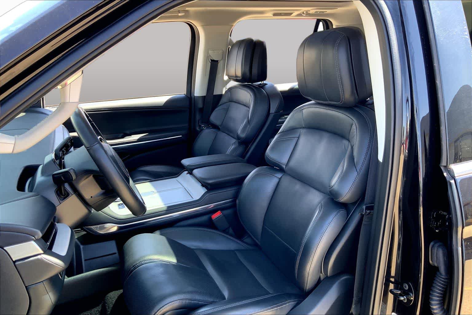 Used 2025 Lincoln Navigator Reserve AWD/4WD image 15