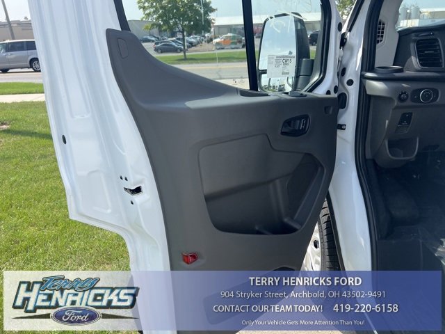New 2023 Ford E-Transit Medium Roof image 13