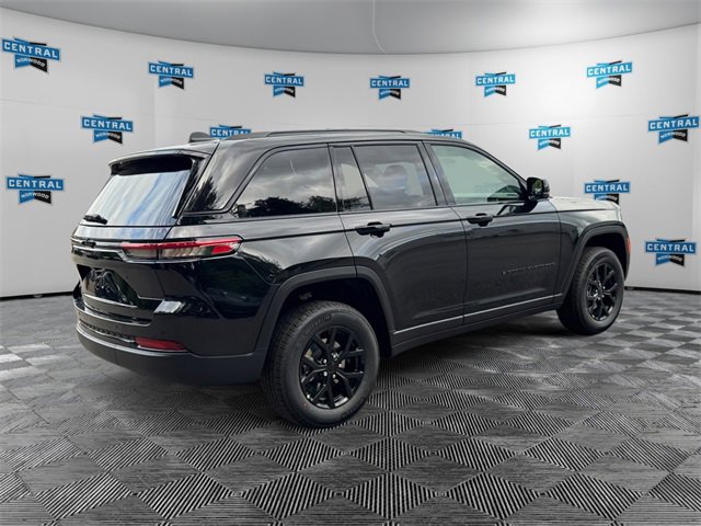 New 2025 Jeep Grand Cherokee Laredo image 5