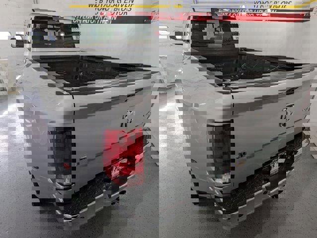 Used 2015 RAM 3500 SLT image 5