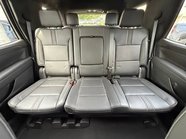 Used 2022 Chevrolet Tahoe RST w/ Luxury Package AWD/4WD image 17