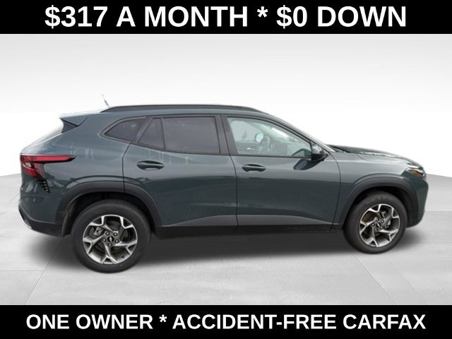 Used 2025 Chevrolet Trax LT FWD image 7