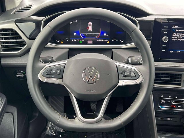 Used 2025 Volkswagen Taos SE image 14