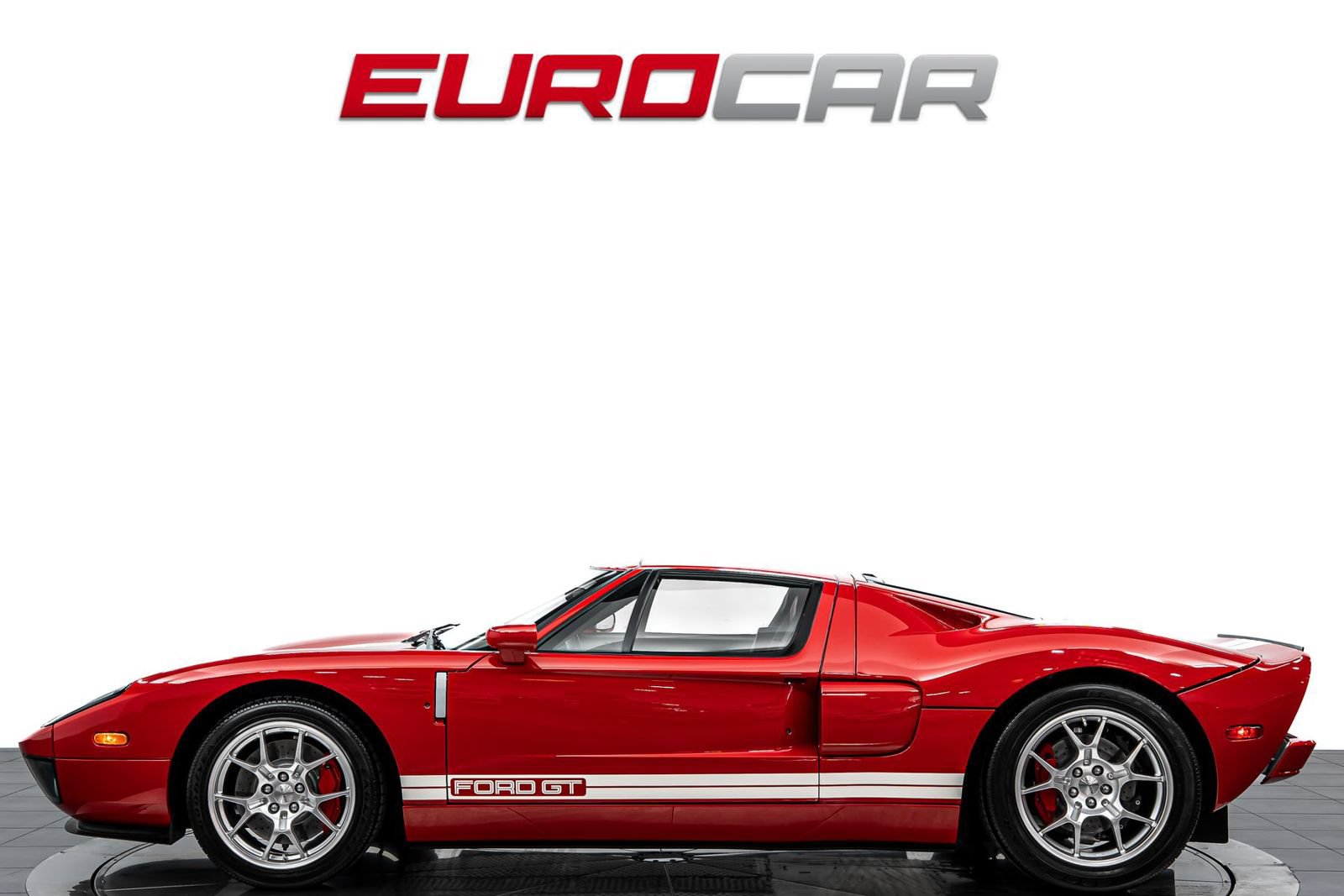 Used 2005 Ford GT RWD image 2