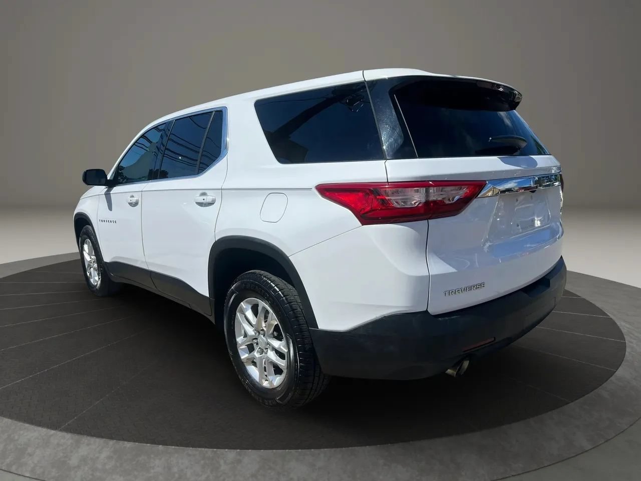 Used 2019 Chevrolet Traverse LS FWD image 6