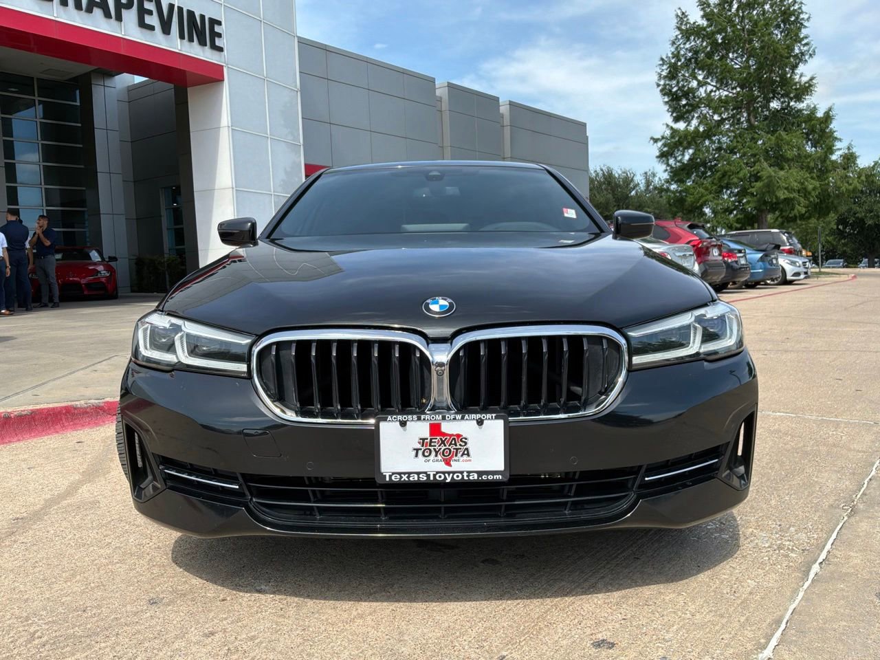 Used 2021 BMW 530i w/ Premium Package RWD image 3