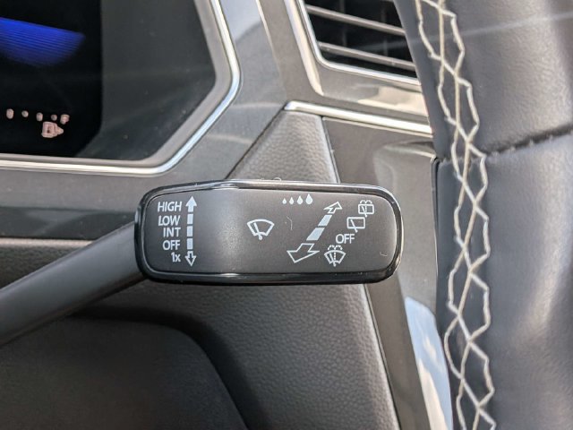 Used 2023 Volkswagen Tiguan SE FWD image 34
