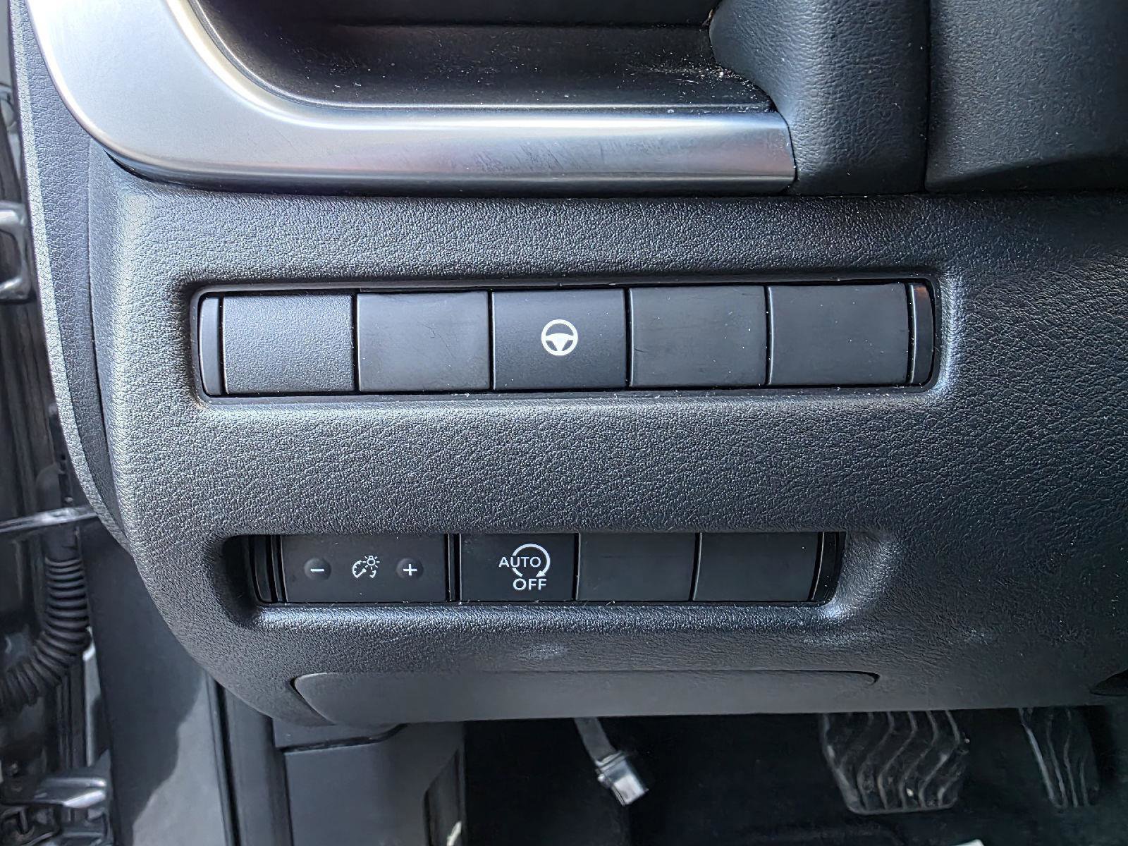 Used 2023 Nissan Rogue SV image 12