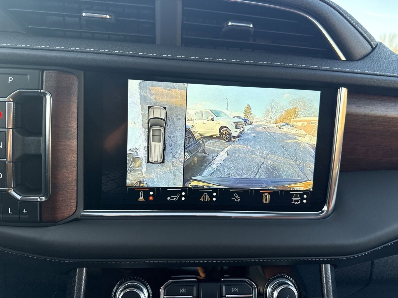 Used 2023 GMC Yukon XL Denali Ultimate image 19