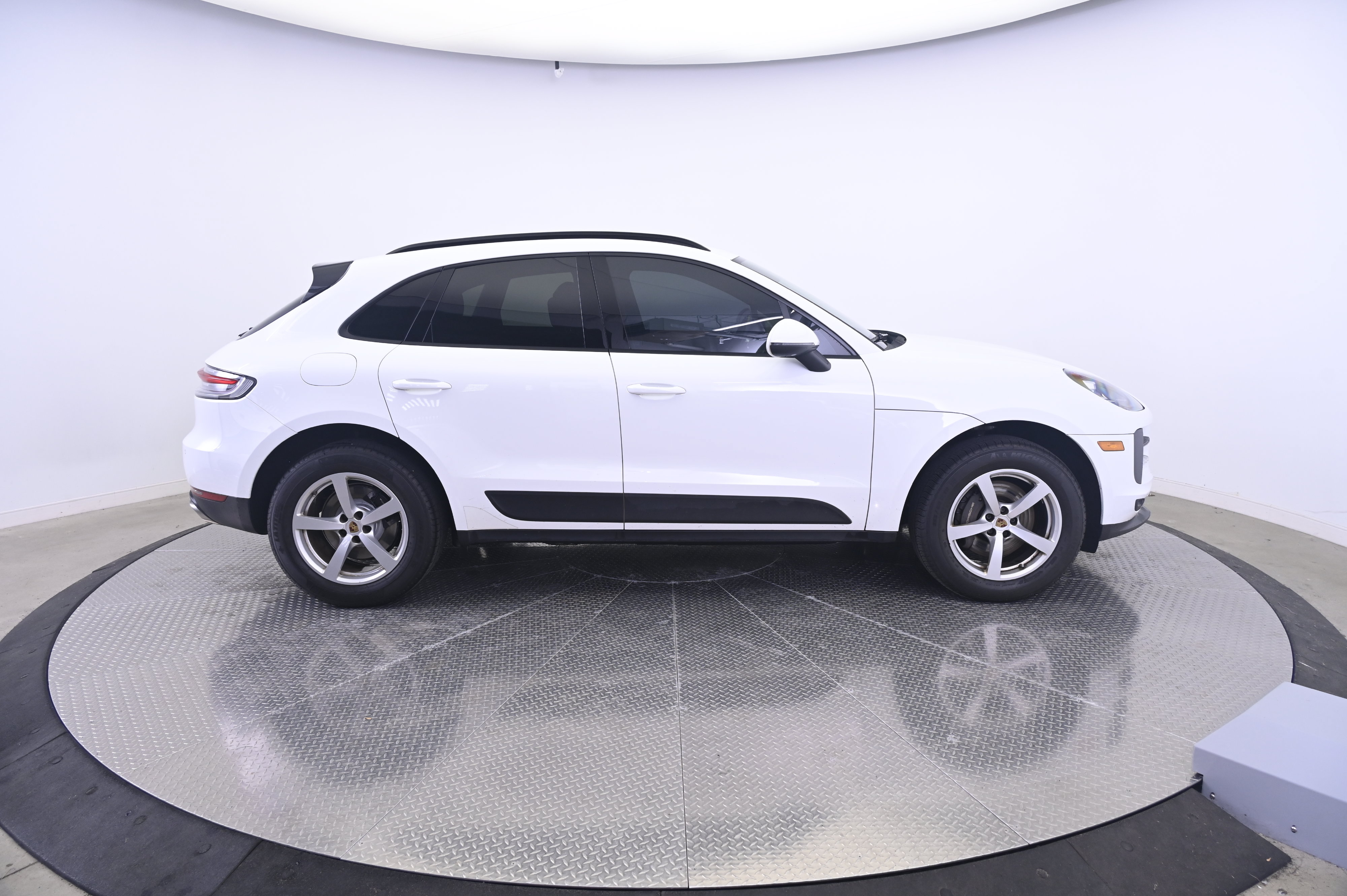 Used 2021 Porsche Macan AWD/4WD image 8