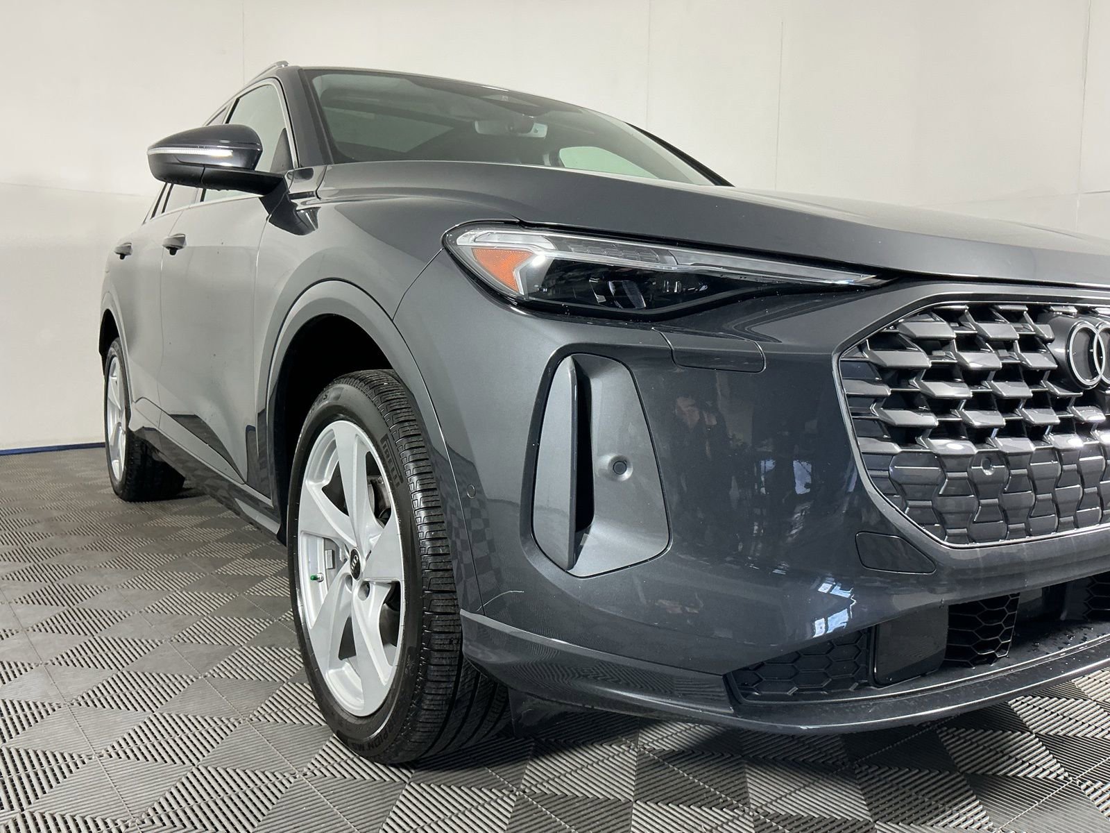 Used 2025 Audi Q5 Premium Plus w/ Premium Plus image 3