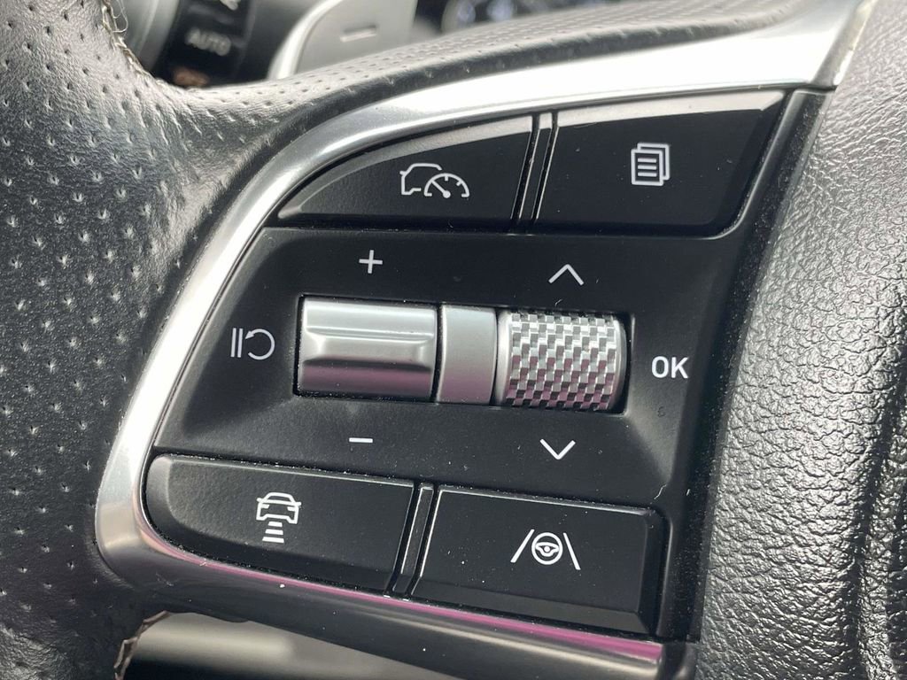 Used 2025 Genesis G70 2.5T image 22