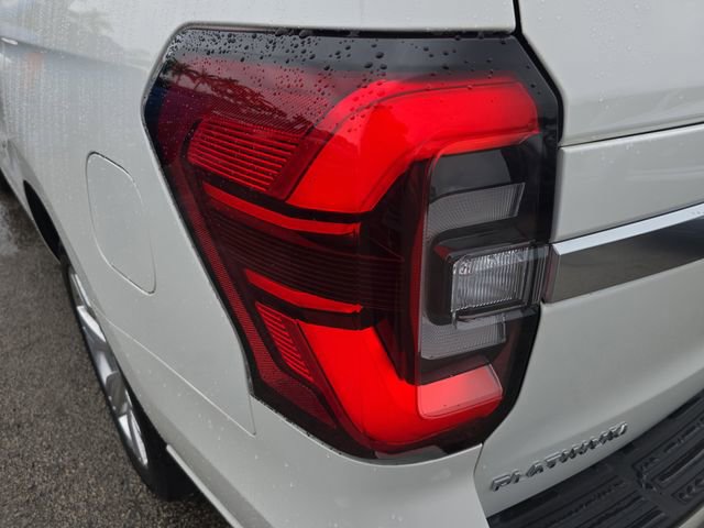 Used 2024 Ford Expedition Platinum image 5