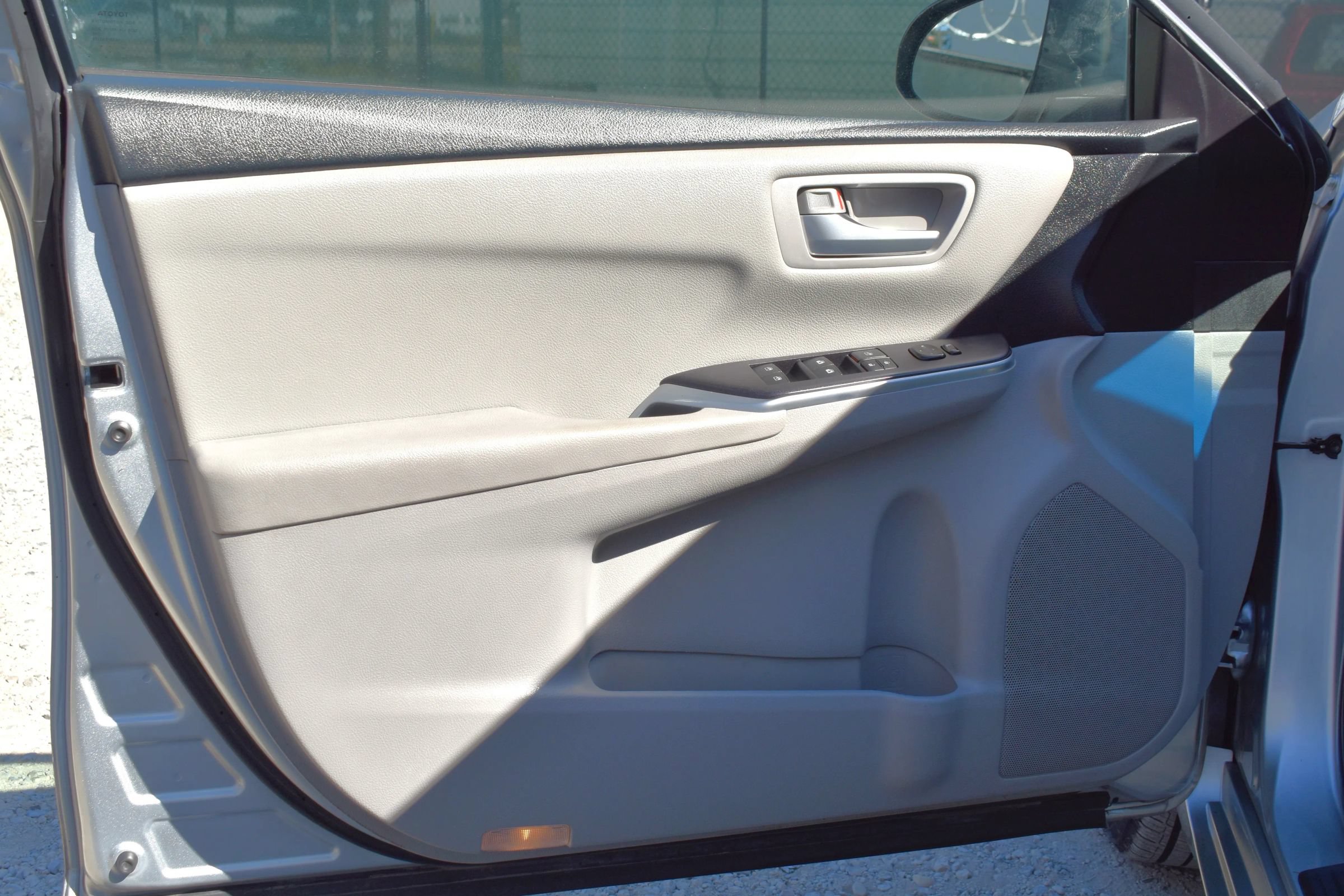 Used 2016 Toyota Camry LE FWD image 16