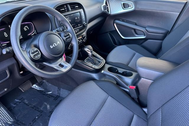 Certified 2025 Kia Soul LX w/ LX Technology Package FWD image 12