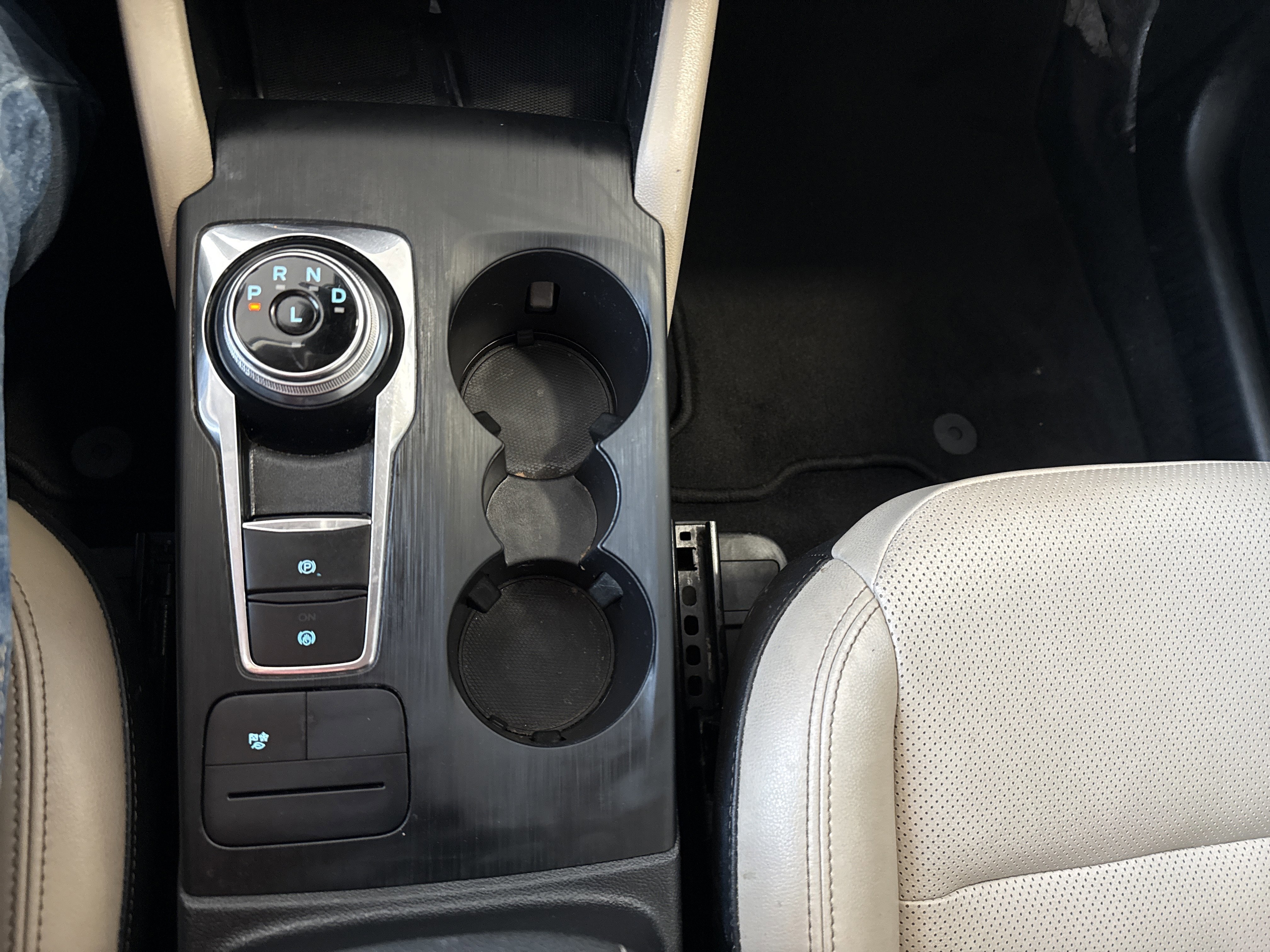 Used 2020 Ford Escape SE Sport image 25