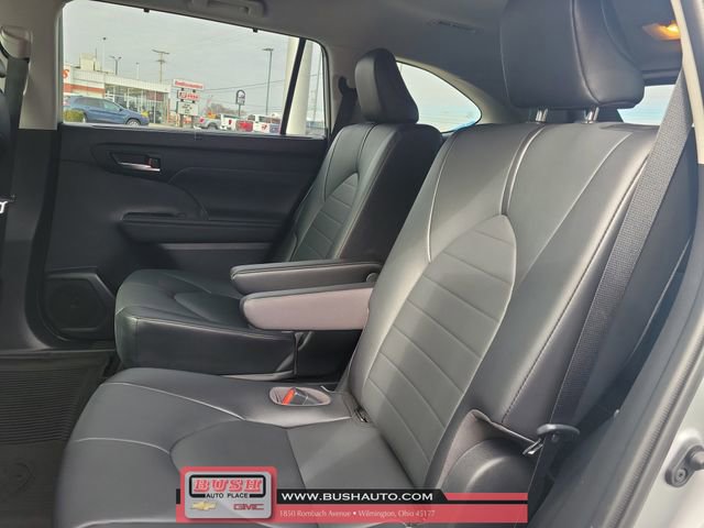 Used 2021 Toyota Highlander XLE image 14