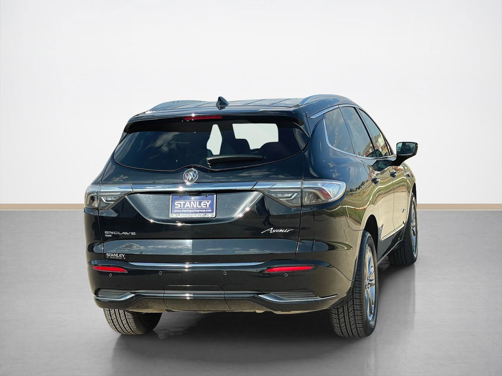 Used 2022 Buick Enclave Avenir w/ Avenir Technology Package image 7