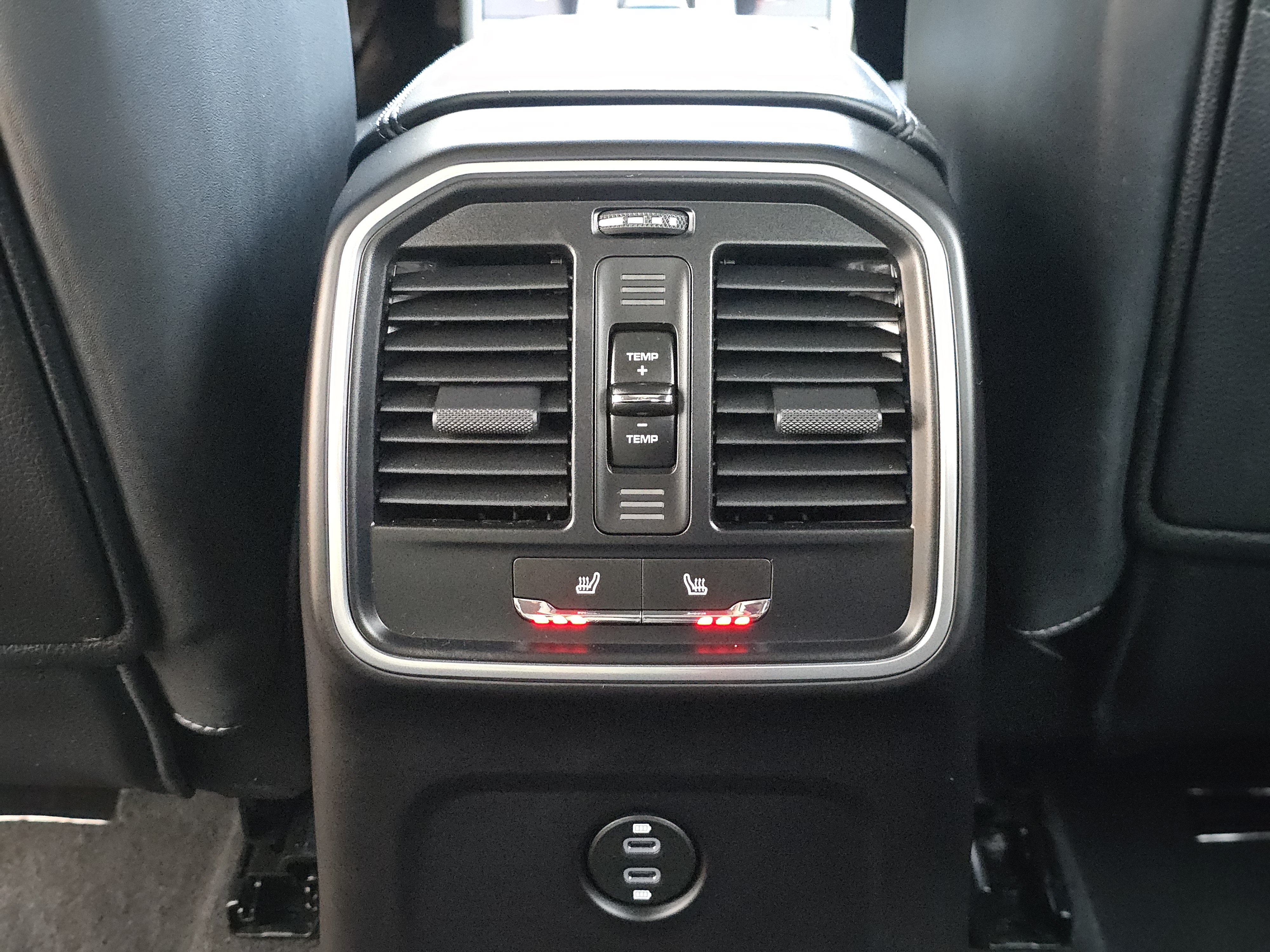 Certified 2023 Porsche Macan AWD/4WD image 21