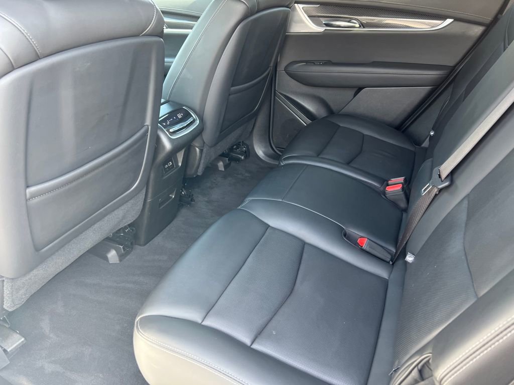 Used 2024 Cadillac XT6 Sport w/ LPO, Onyx Lite Package image 11