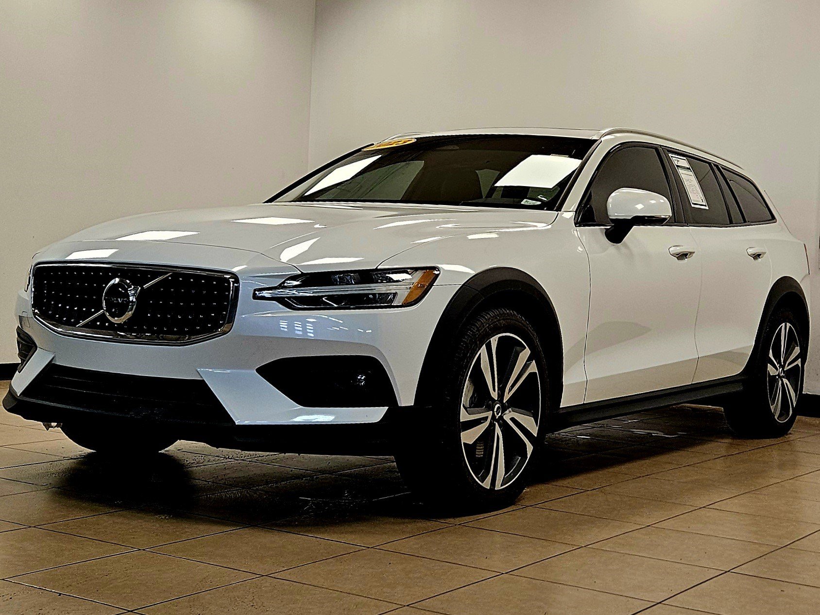 Used 2023 Volvo V60 B5 Cross Country Plus w/ Protection Package Premier image 2