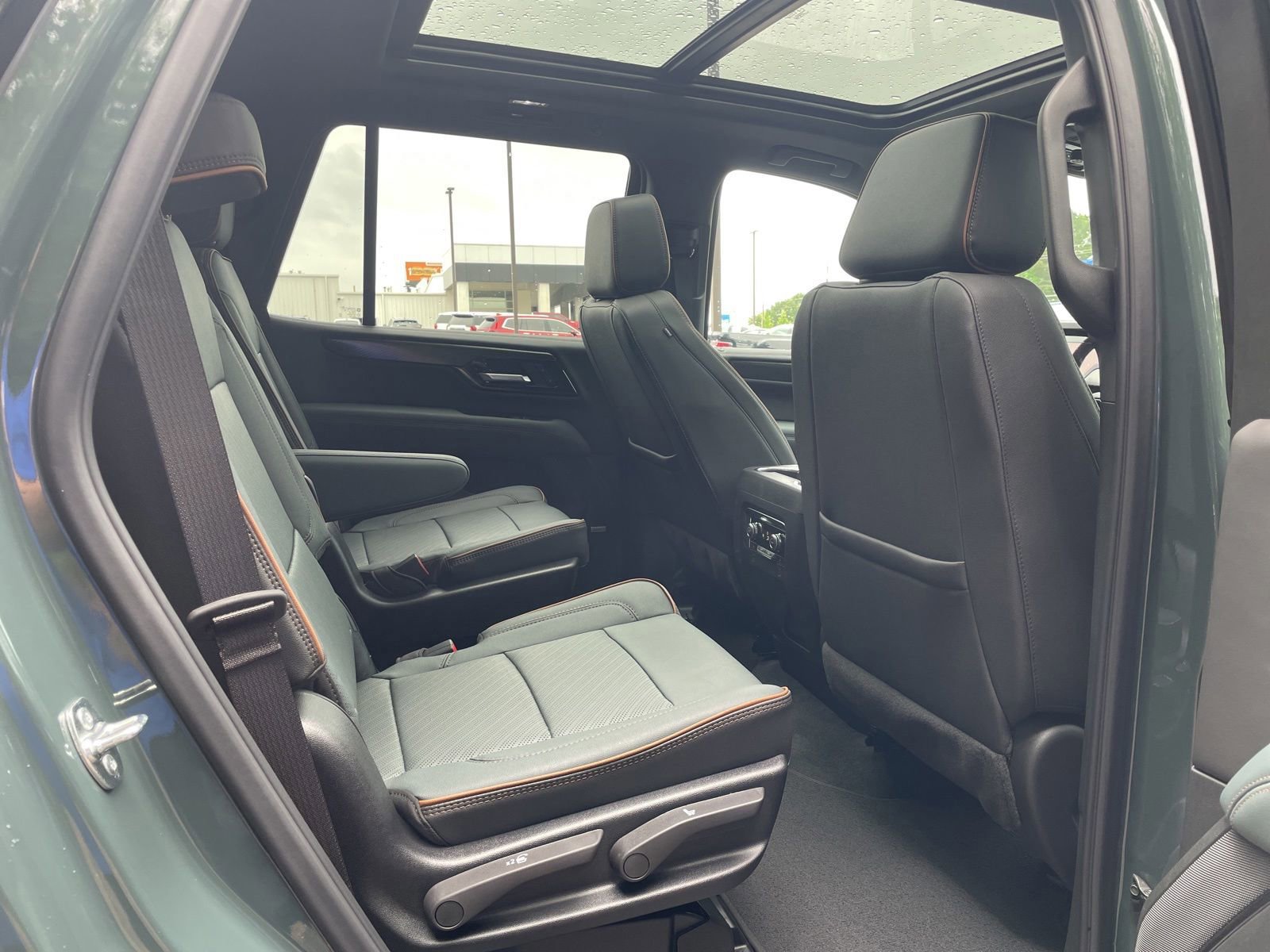 New 2026 GMC Yukon AT4 w/ AT4 Premium Package AWD/4WD image 32