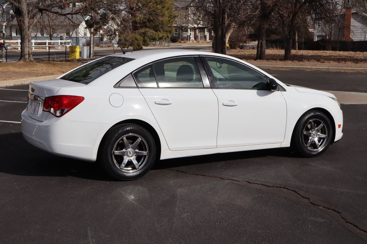 Used 2014 Chevrolet Cruze LS image 4