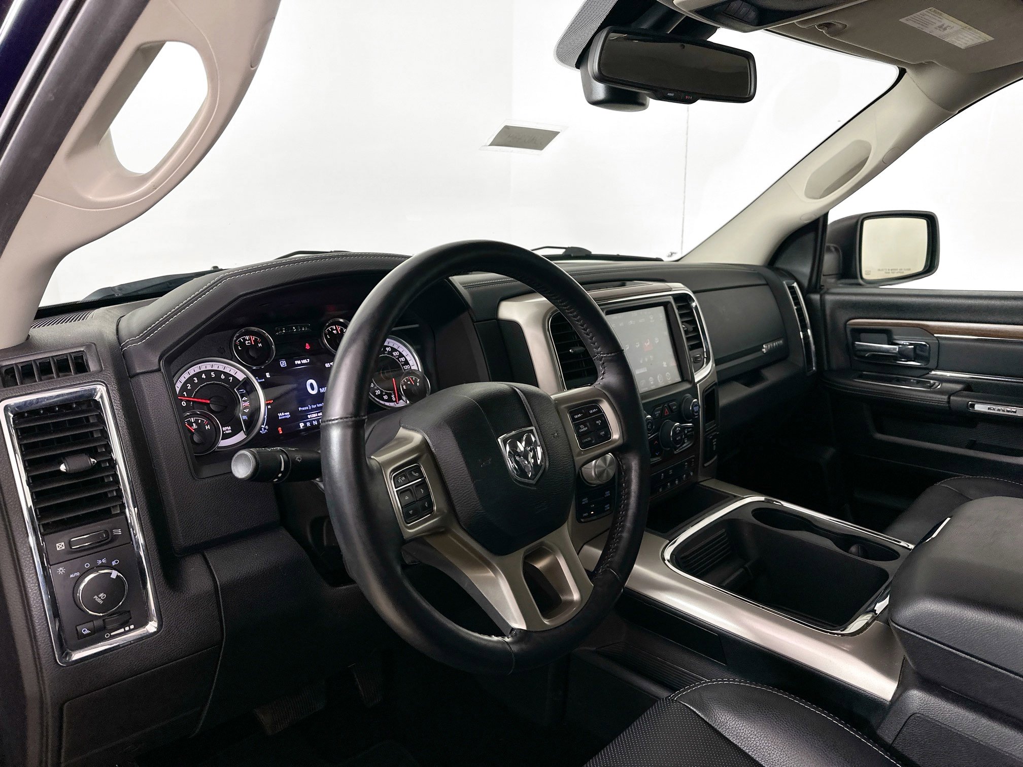 Used 2016 RAM 1500 Laramie w/ Convenience Group image 9